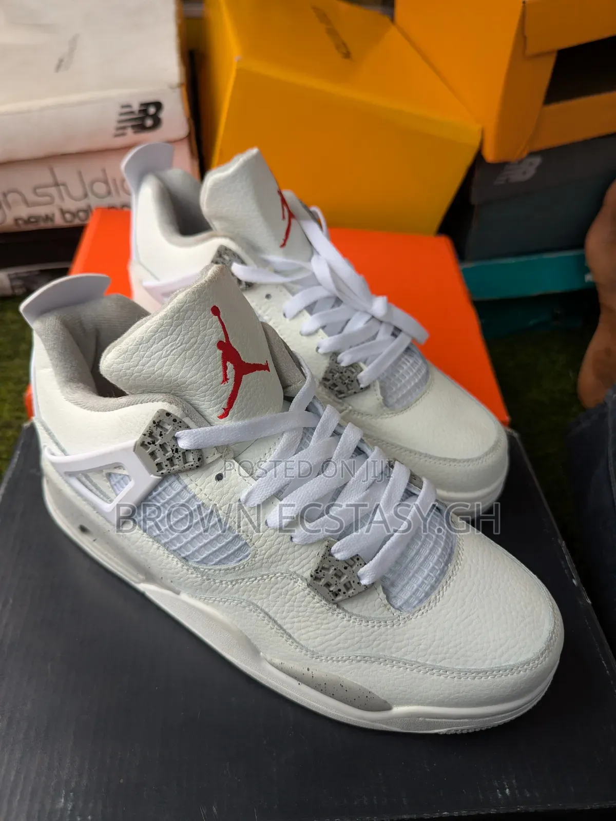 Jordan 4 Retro Sneaker (White and Ash)