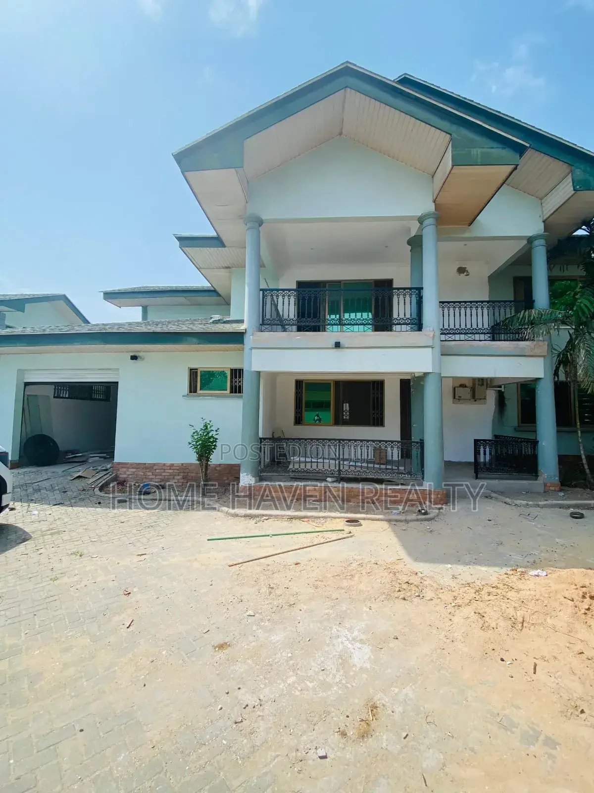 4bdrm Townhouse / Terrace in Dzorwulu for rent