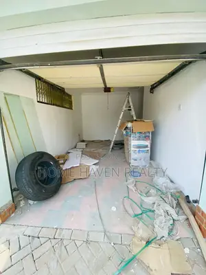 4bdrm Townhouse / Terrace in Dzorwulu for rent