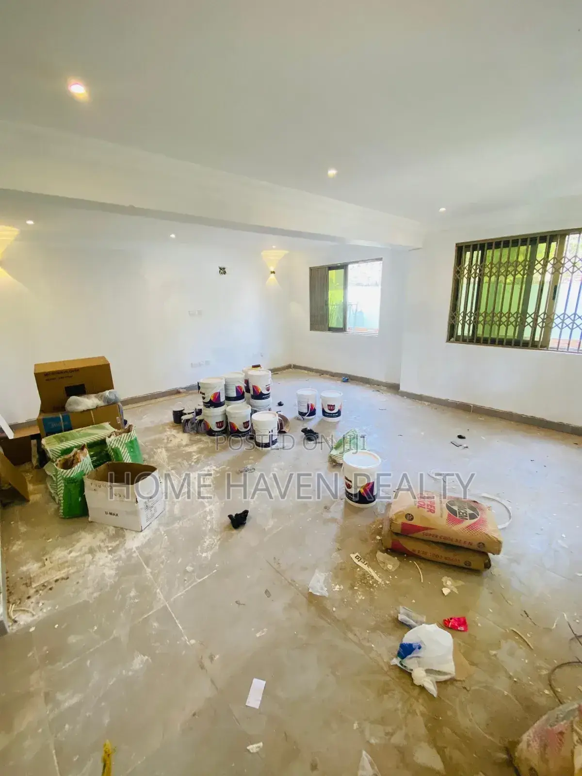 4bdrm Townhouse / Terrace in Dzorwulu for rent