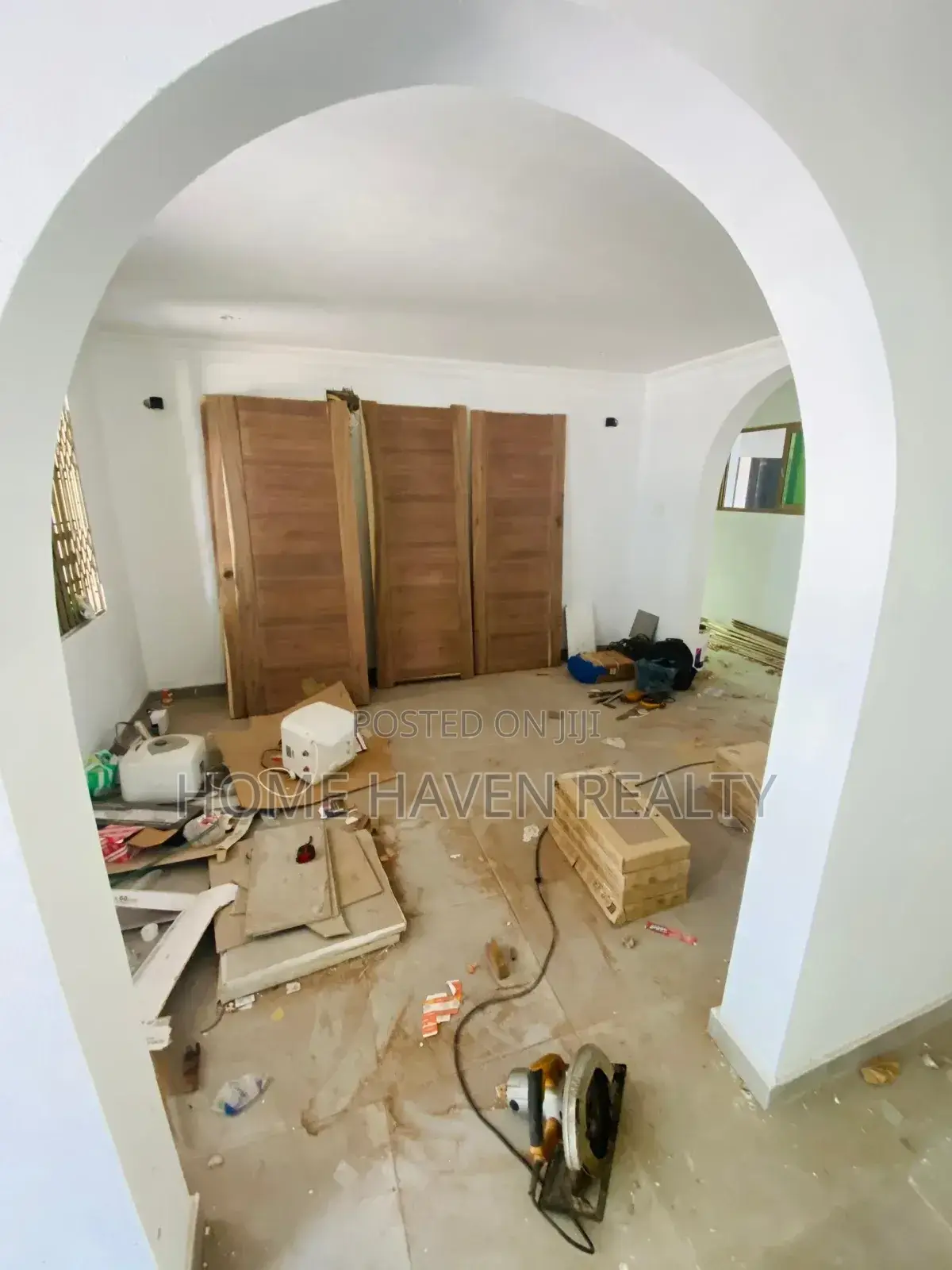 4bdrm Townhouse / Terrace in Dzorwulu for rent