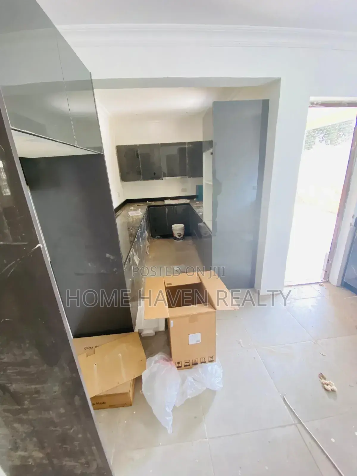 4bdrm Townhouse / Terrace in Dzorwulu for rent