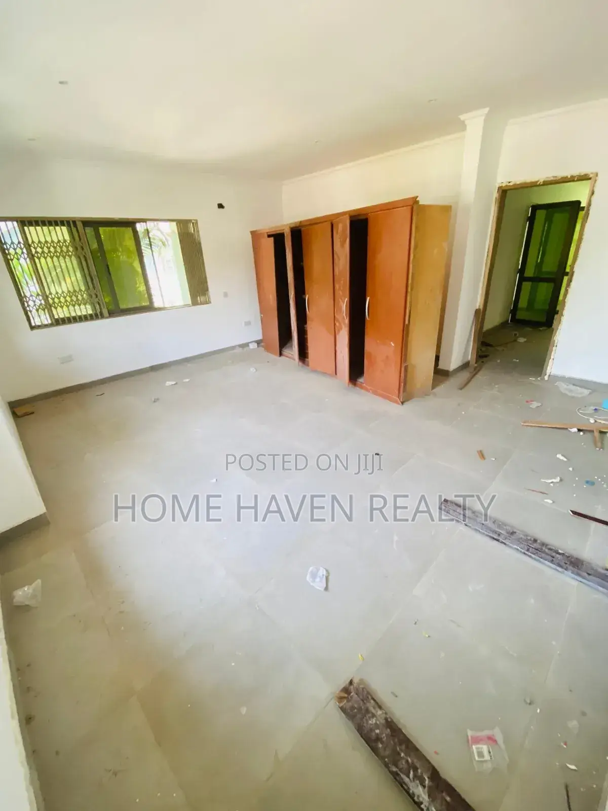 4bdrm Townhouse / Terrace in Dzorwulu for rent