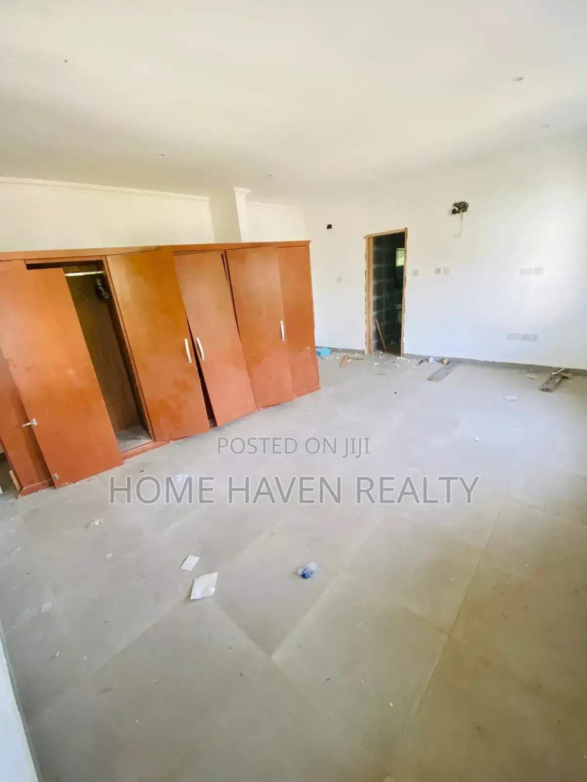 4bdrm Townhouse / Terrace in Dzorwulu for rent