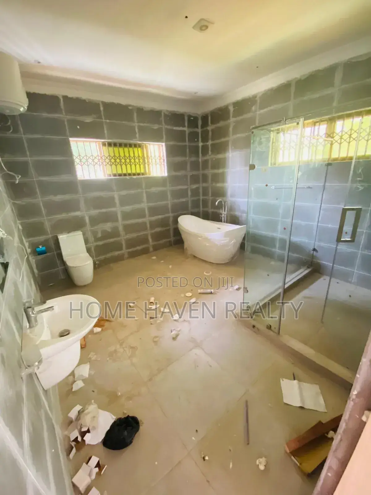 4bdrm Townhouse / Terrace in Dzorwulu for rent