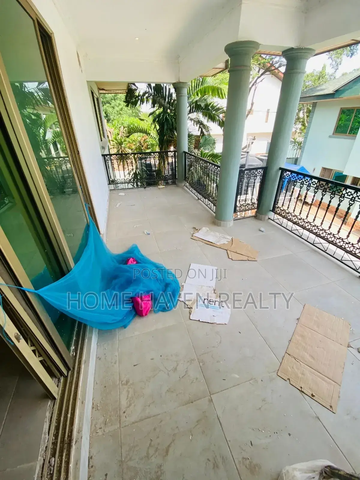 4bdrm Townhouse / Terrace in Dzorwulu for rent