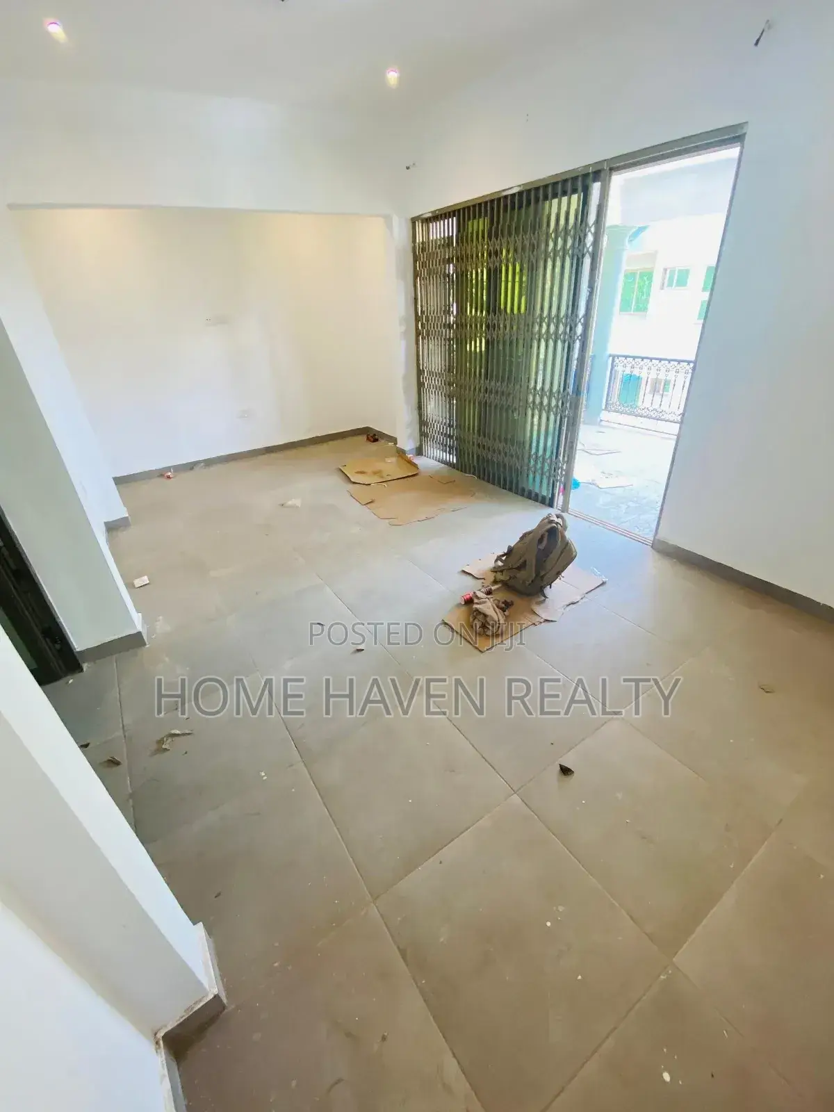 4bdrm Townhouse / Terrace in Dzorwulu for rent