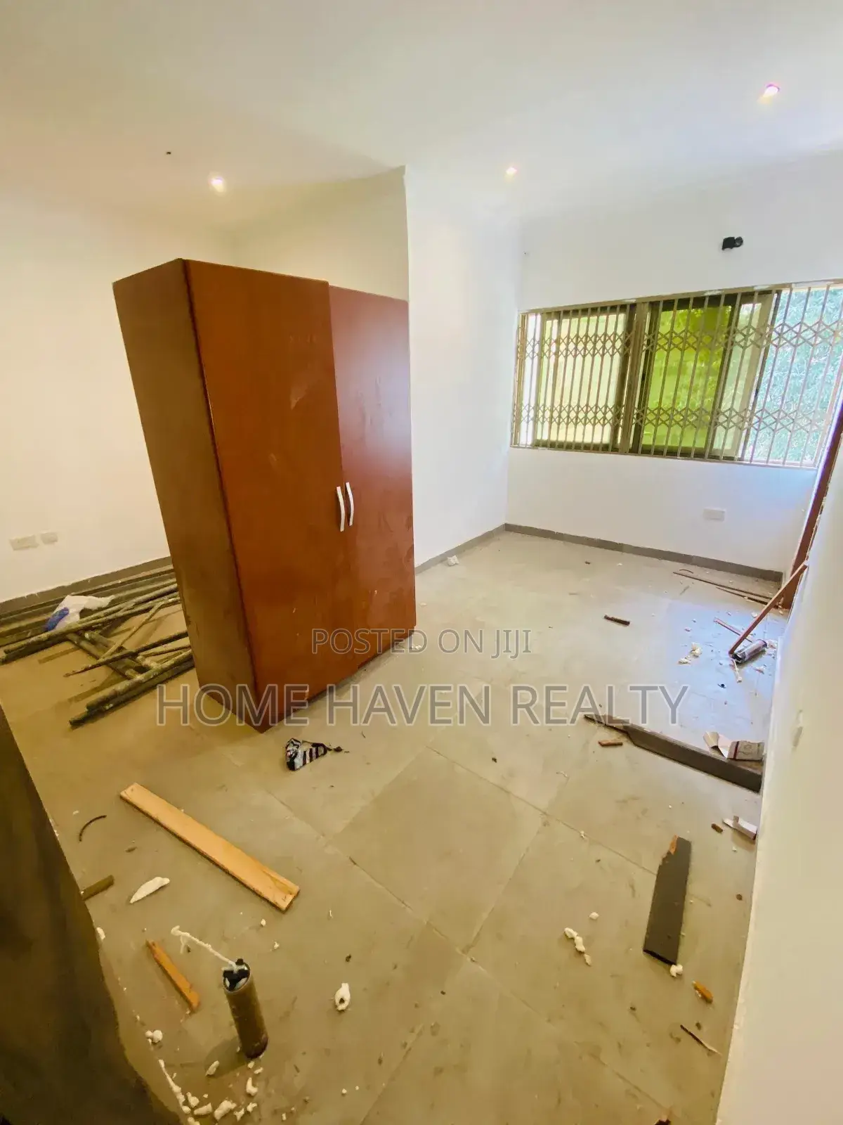 4bdrm Townhouse / Terrace in Dzorwulu for rent