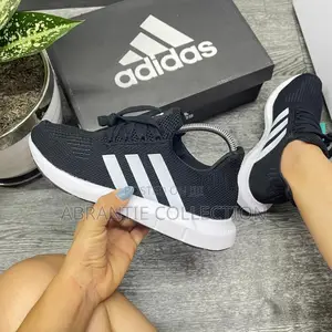 Adidas Swift Run Black/White
