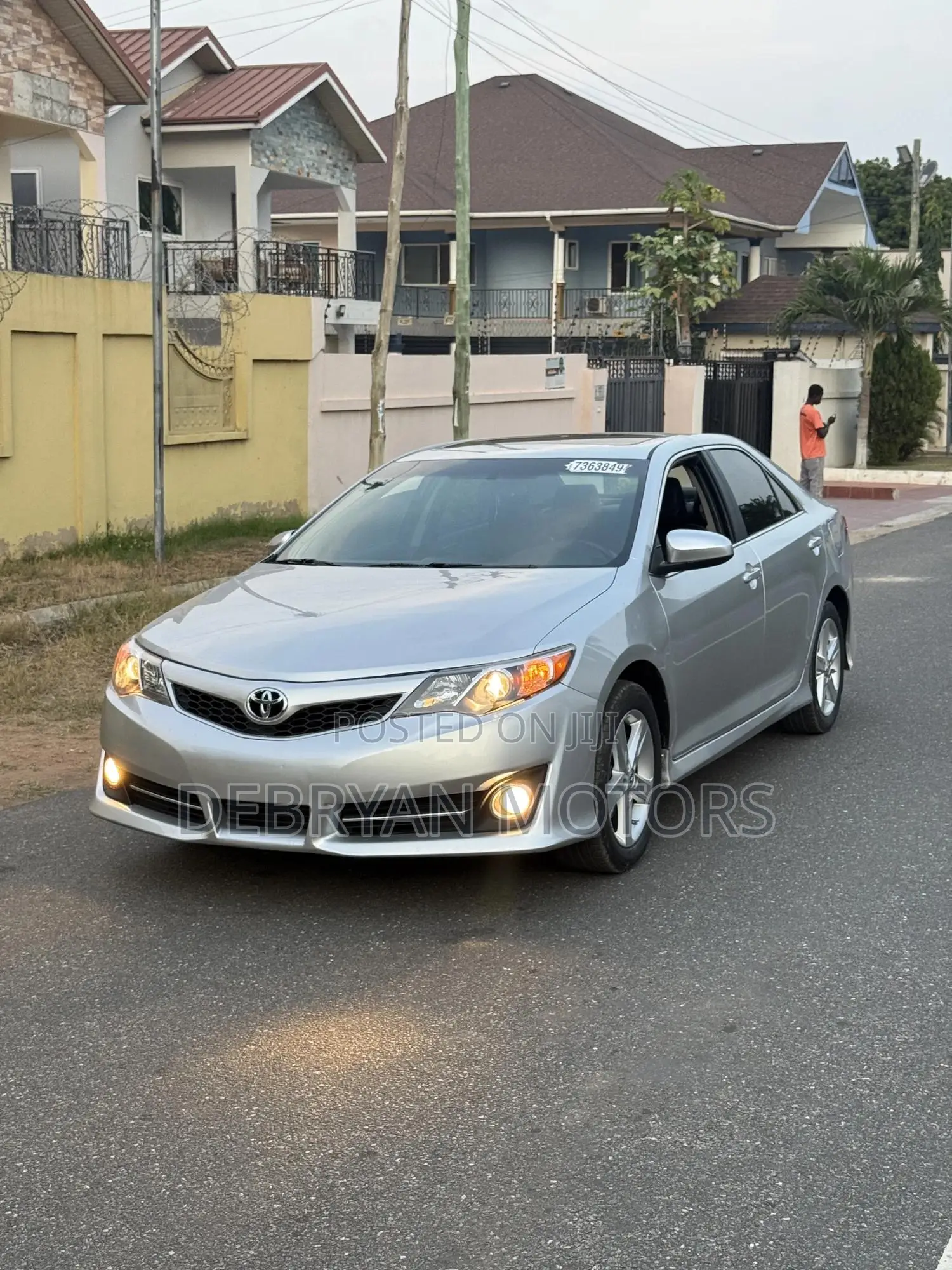 Toyota Camry SE 4dr Sedan w/Prod. End 11/13 (2.5L 4cyl 6A) 2014 Silver
