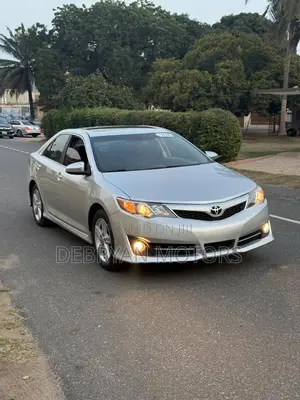 Toyota Camry SE 4dr Sedan w/Prod. End 11/13 (2.5L 4cyl 6A) 2014 Silver