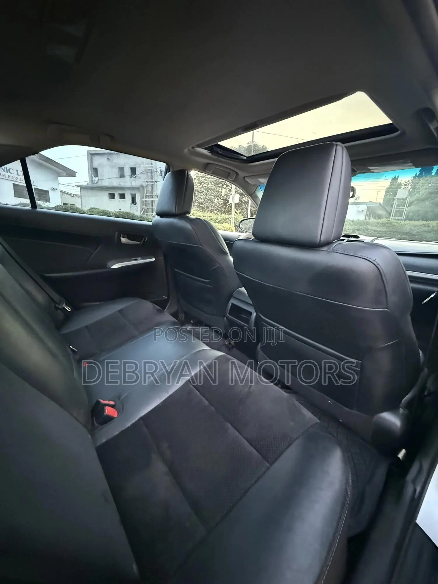 Toyota Camry SE 4dr Sedan w/Prod. End 11/13 (2.5L 4cyl 6A) 2014 Silver