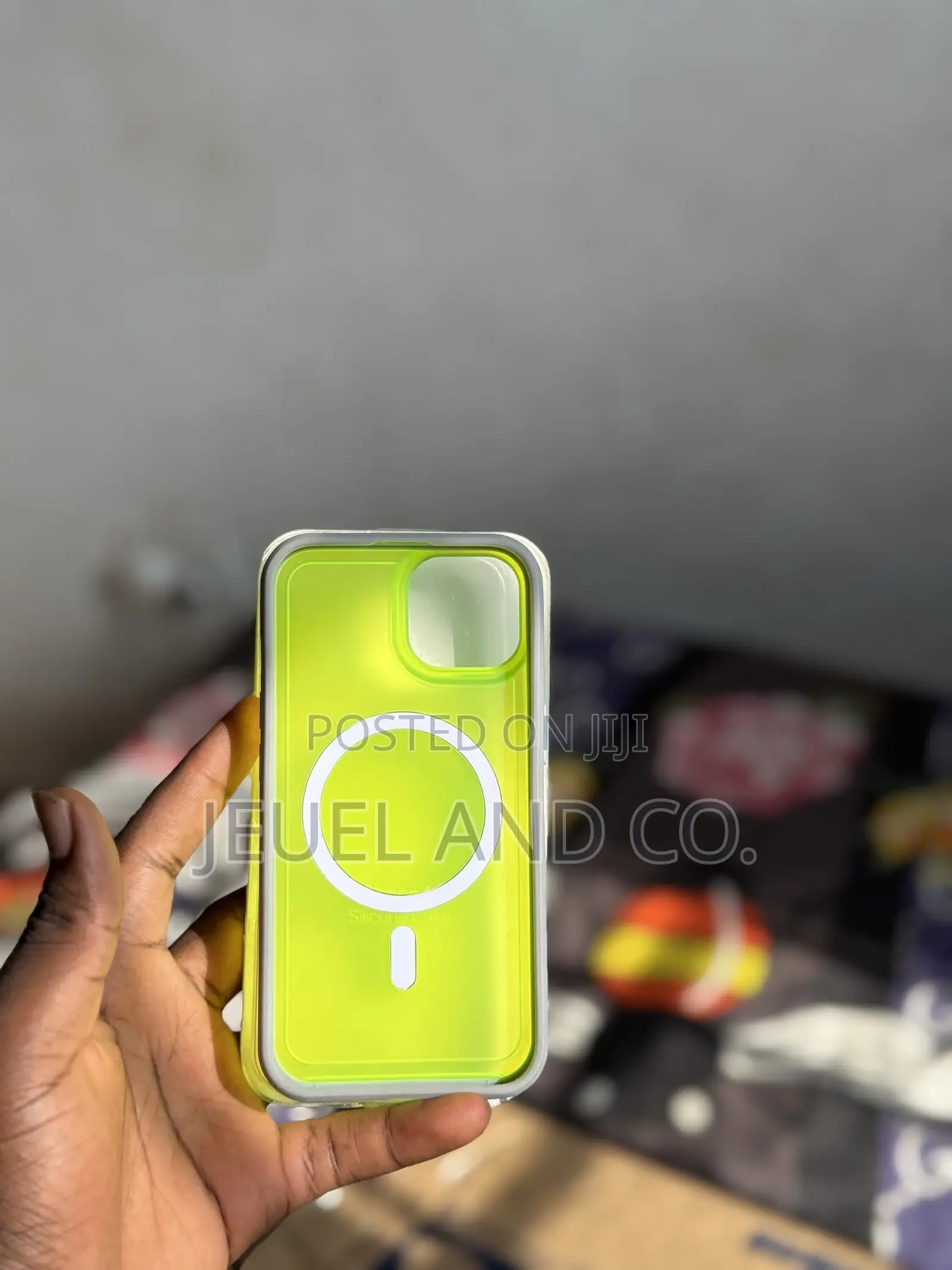 Foreign iPhone 13 / 14 Neon Magsafe Case