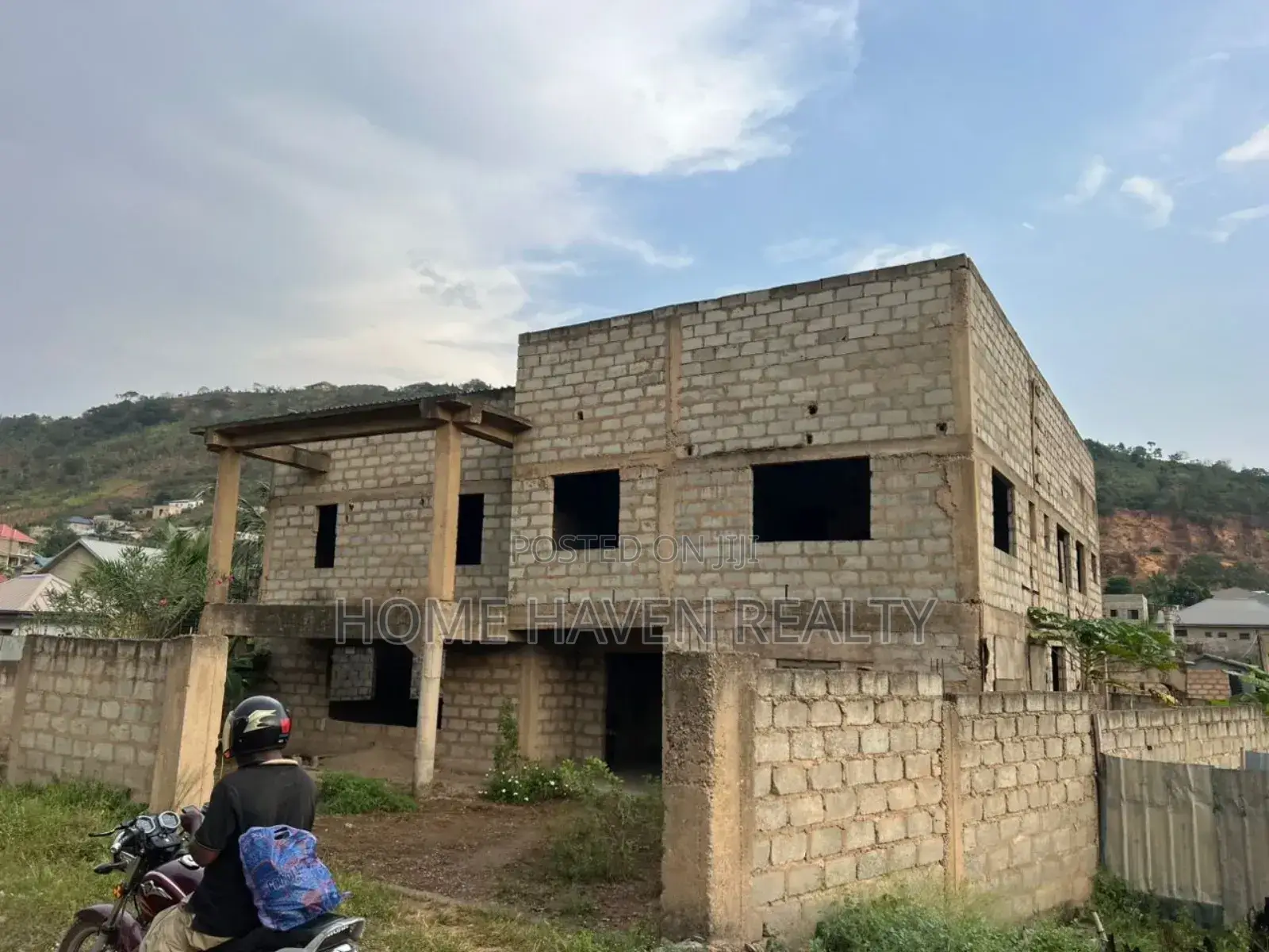 4bdrm House in Abuom, Kwabenya for sale
