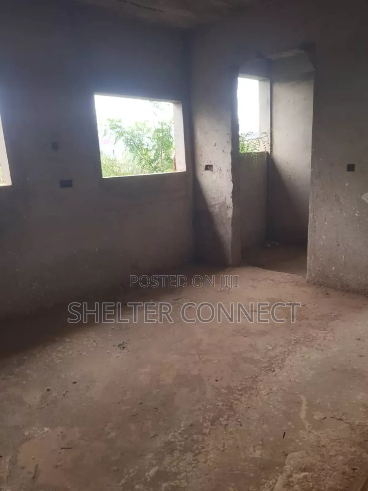 6bdrm Duplex in Oyarifa for sale