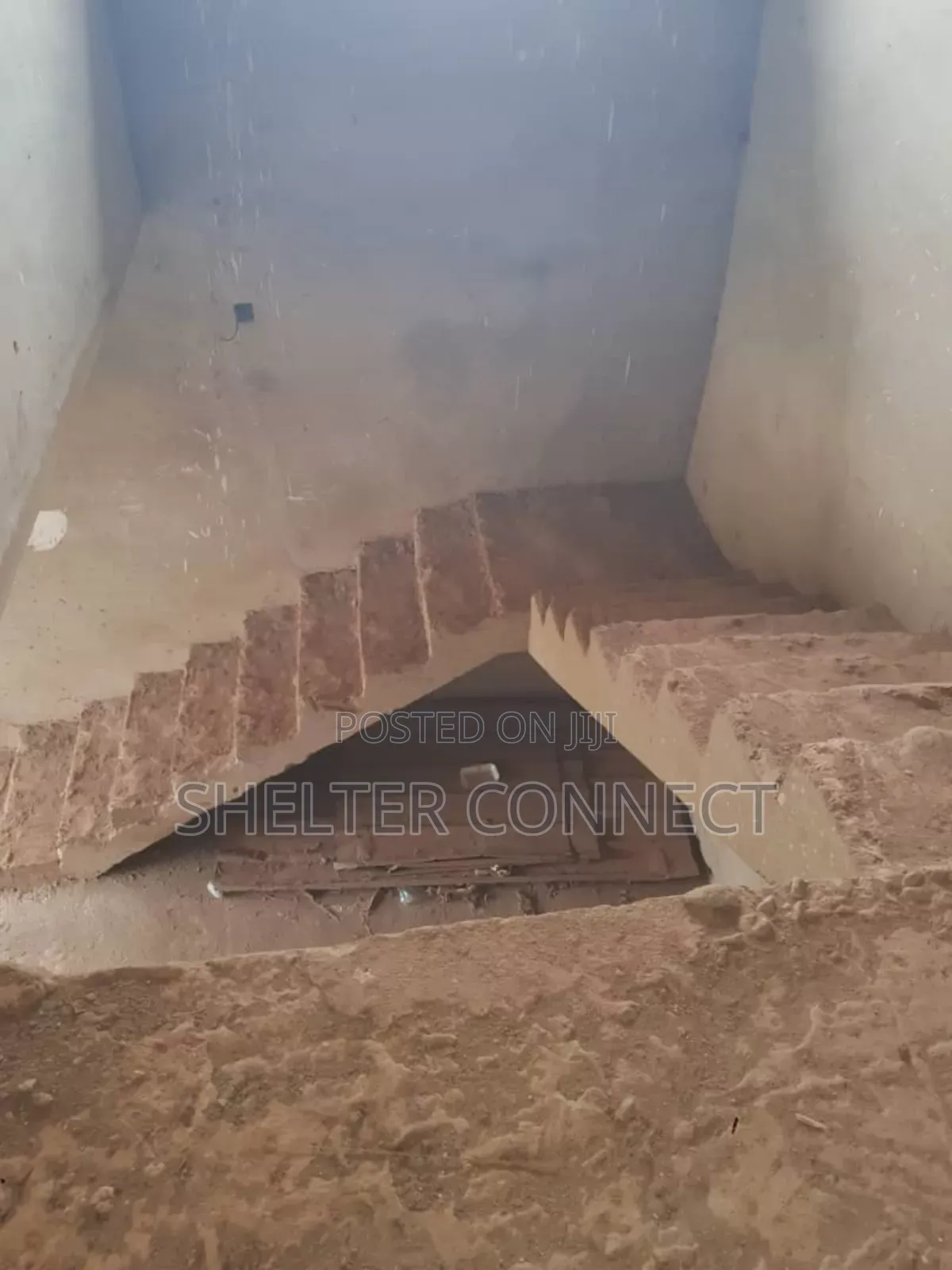 6bdrm Duplex in Oyarifa for sale