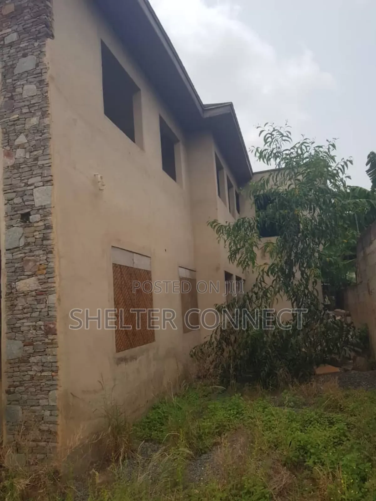 6bdrm Duplex in Oyarifa for sale