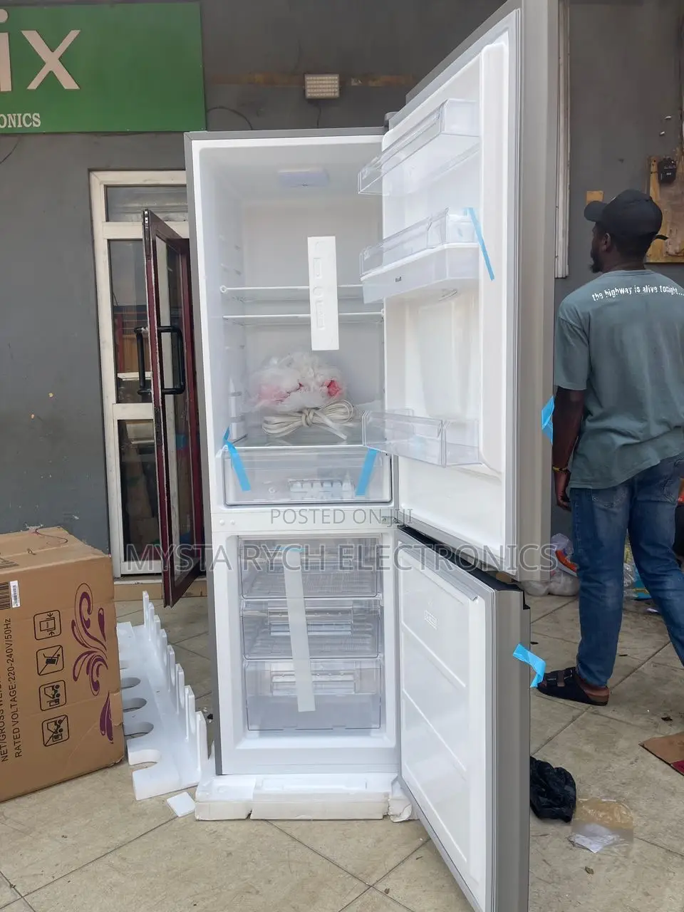 2025 Roch 400bg Refrigerator / Fridge