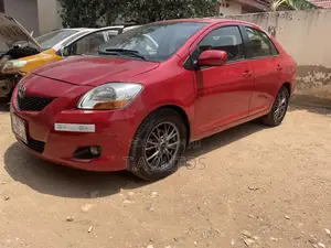 Photo - Toyota Yaris 2012 Red