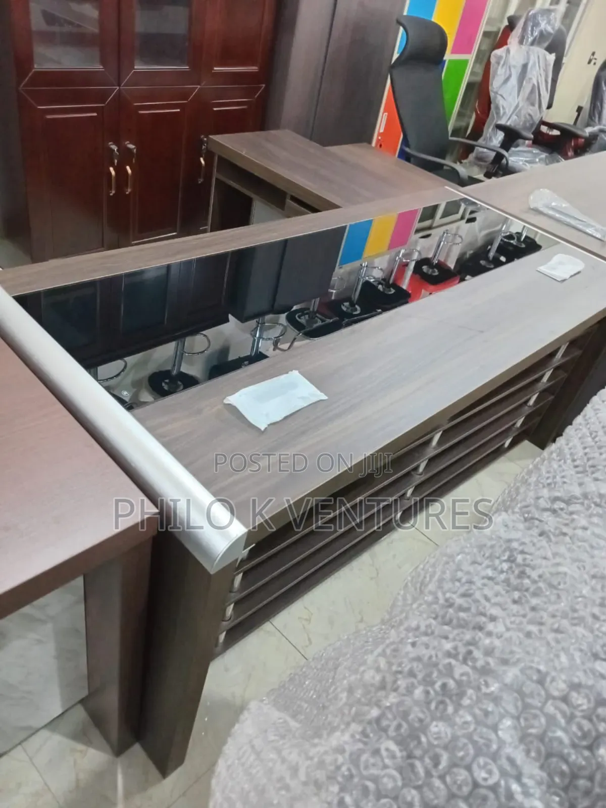 Luxurious Manger Table for Sale