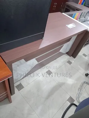 Luxury Hotels Office Table at Affordable Price