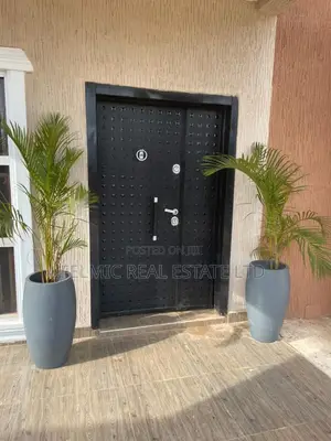 5bdrm Mansion in Felmic Real Estate, Tema Metropolitan for sale