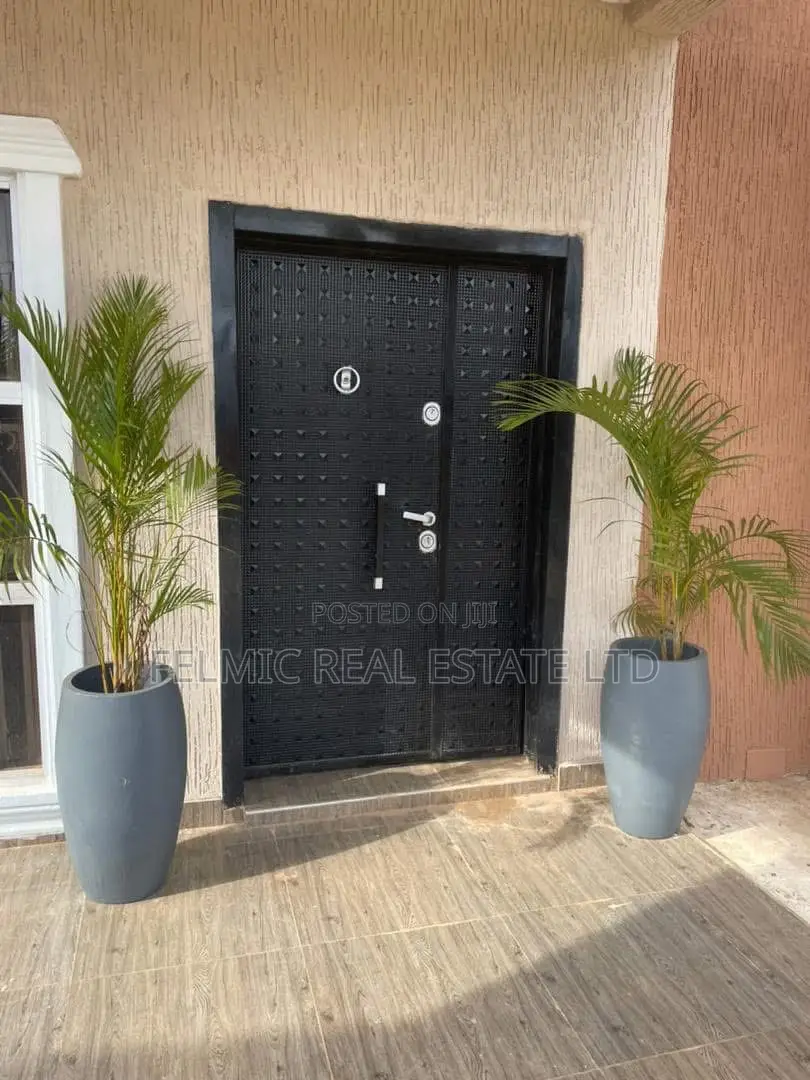 5bdrm Mansion in Felmic Real Estate, Tema Metropolitan for sale