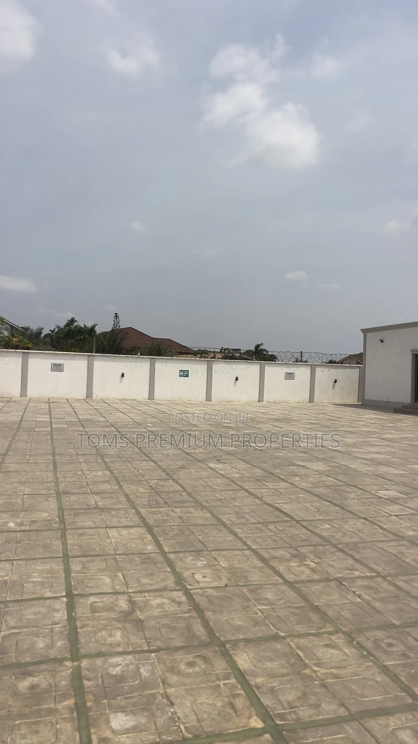 20bdrm House in East Legon for rent