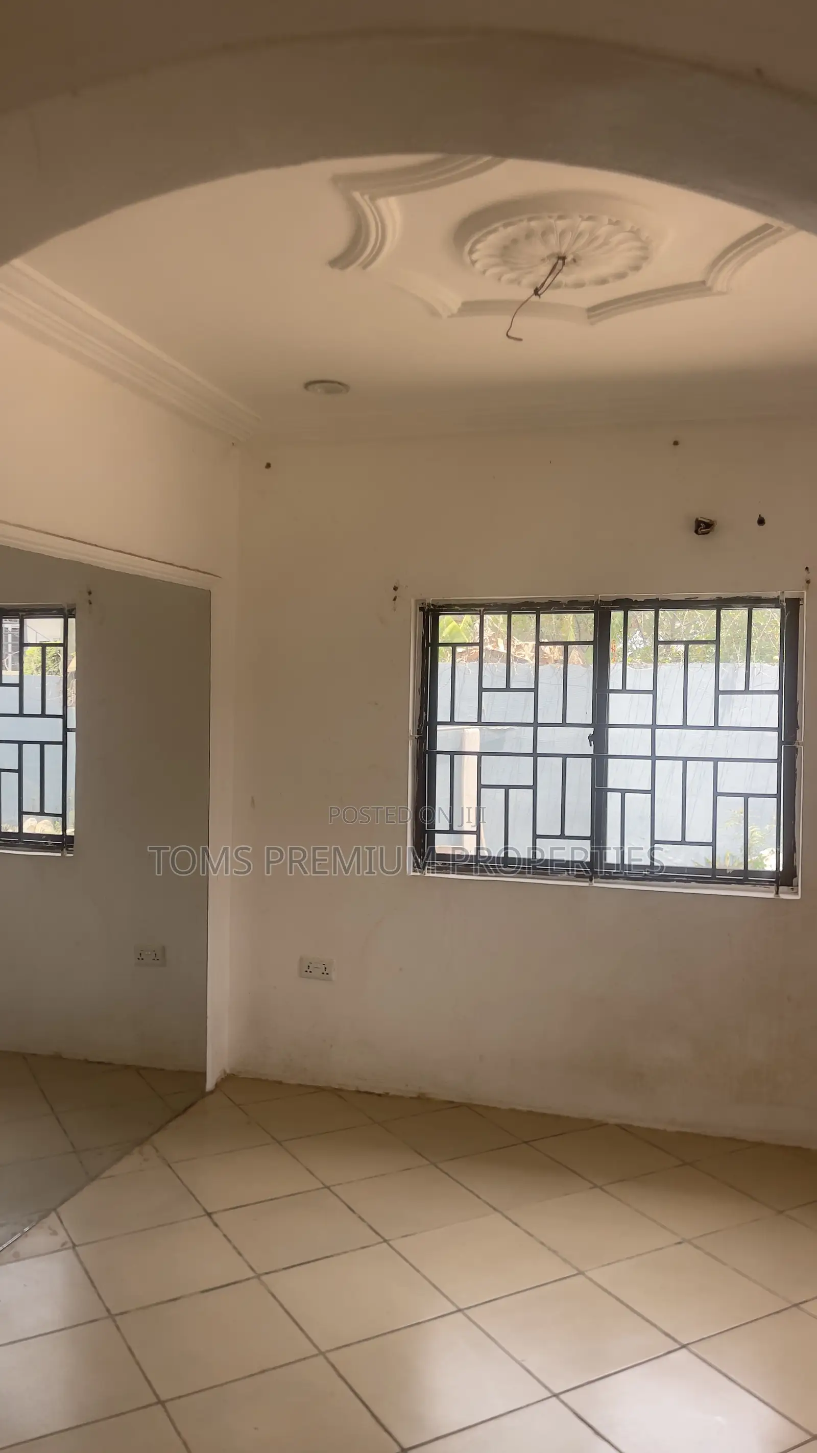 3bdrm Block of Flats in East for rent