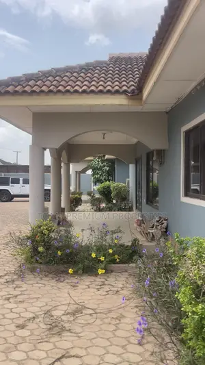 3bdrm Block of Flats in East for rent