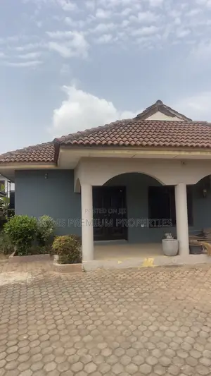 3bdrm Block of Flats in East for rent