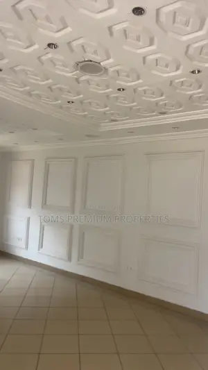 3bdrm Block of Flats in East for rent