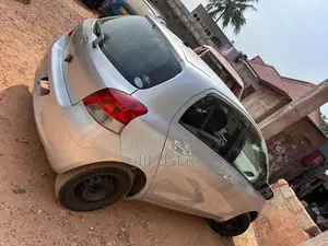 Toyota Vitz 2010 Silver