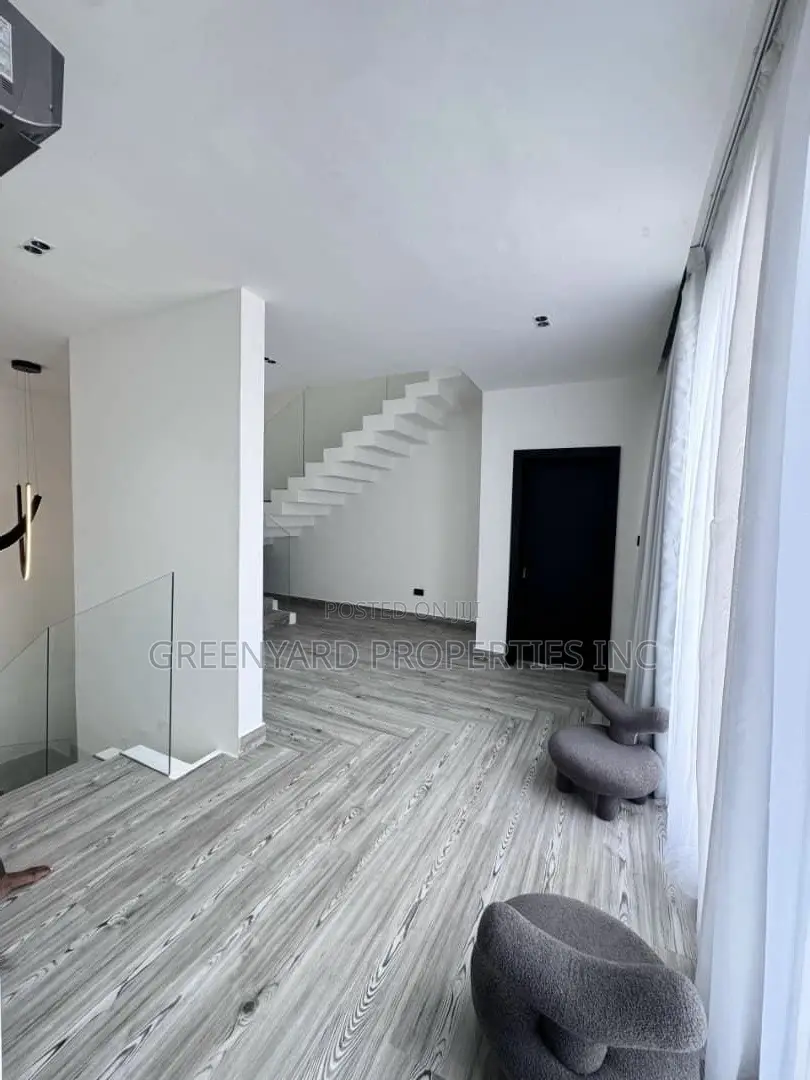 Furnished 5bdrm Duplex in East Legon for sale