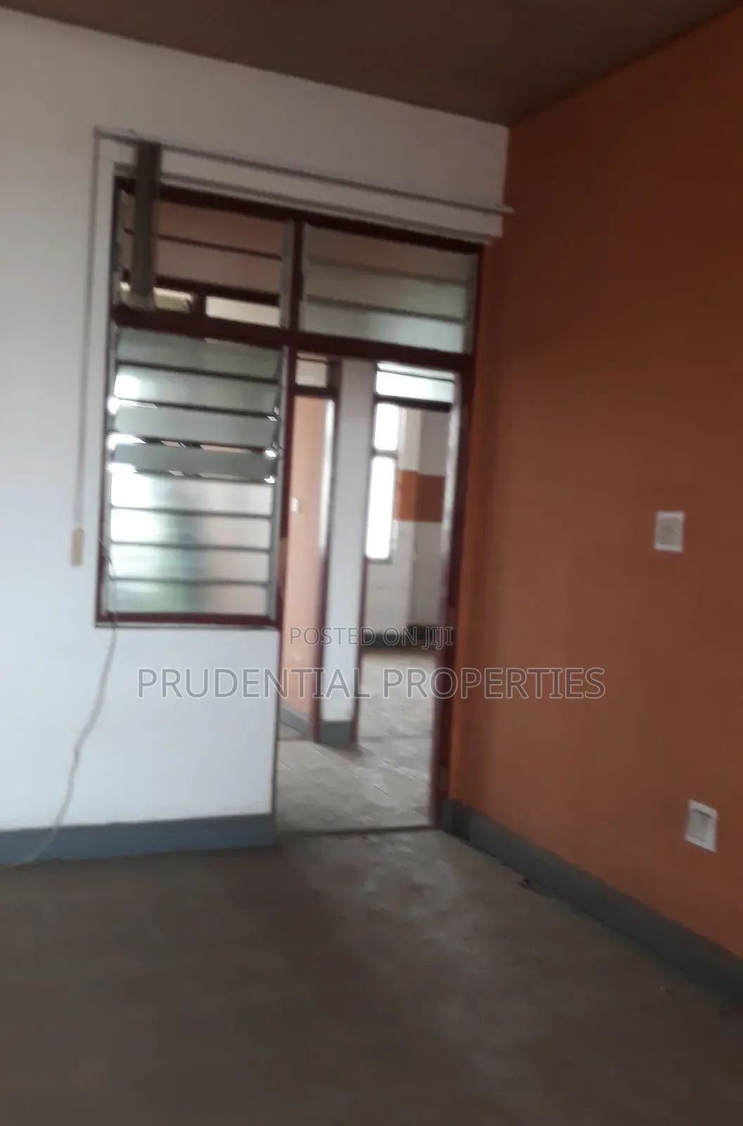 6 Bedrooms Office Space for Rent at Tesano