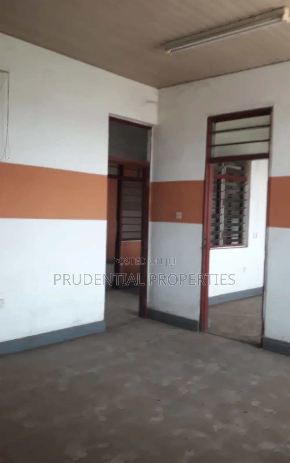 6 Bedrooms Office Space for Rent at Tesano