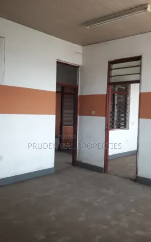 6 Bedrooms Office Space for Rent at Tesano