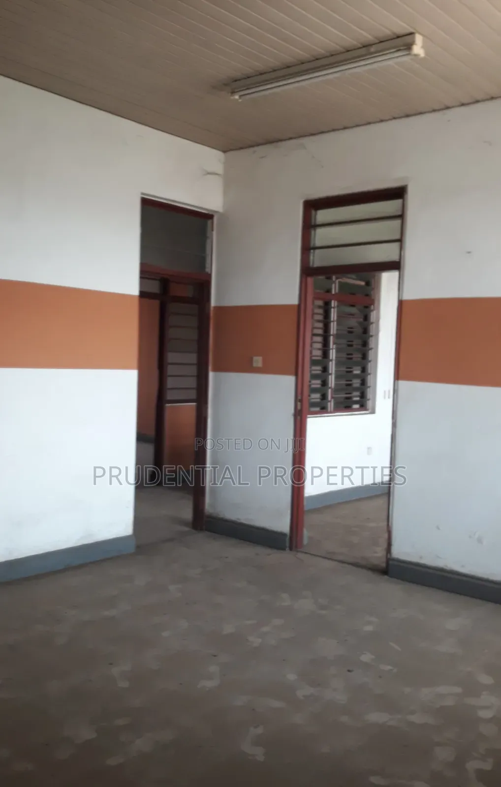 6 Bedrooms Office Space for Rent at Tesano