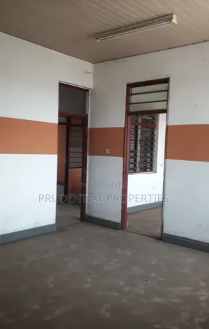 6 Bedrooms Office Space for Rent at Tesano