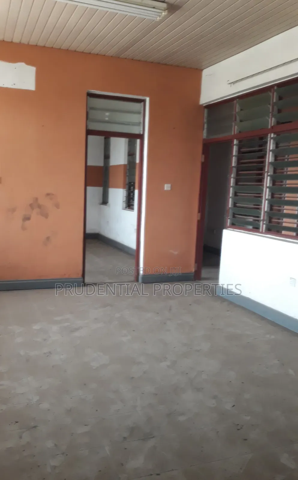 6 Bedrooms Office Space for Rent at Tesano