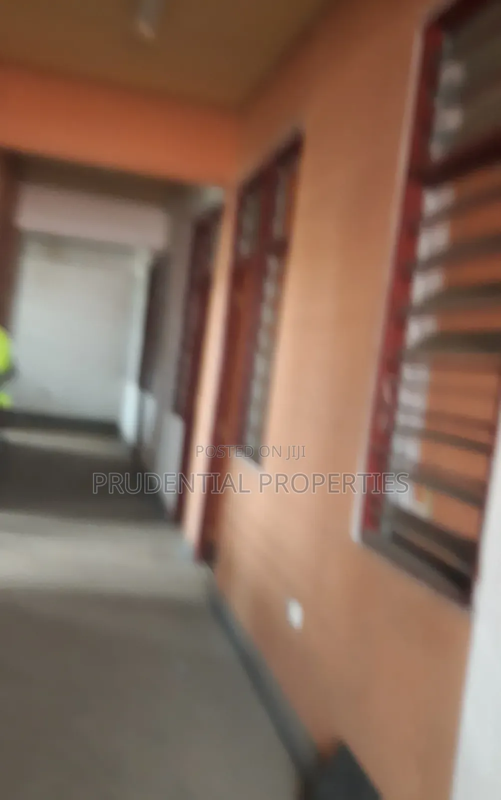 6 Bedrooms Office Space for Rent at Tesano