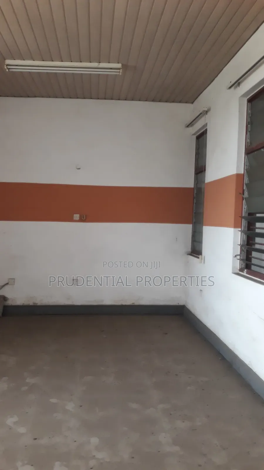 6 Bedrooms Office Space for Rent at Tesano