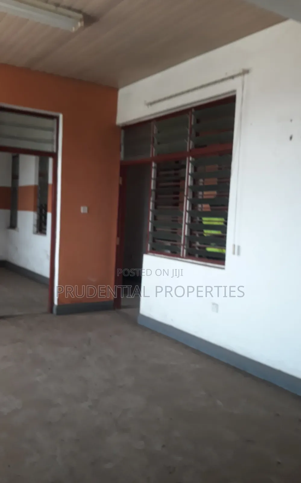 6 Bedrooms Office Space for Rent at Tesano