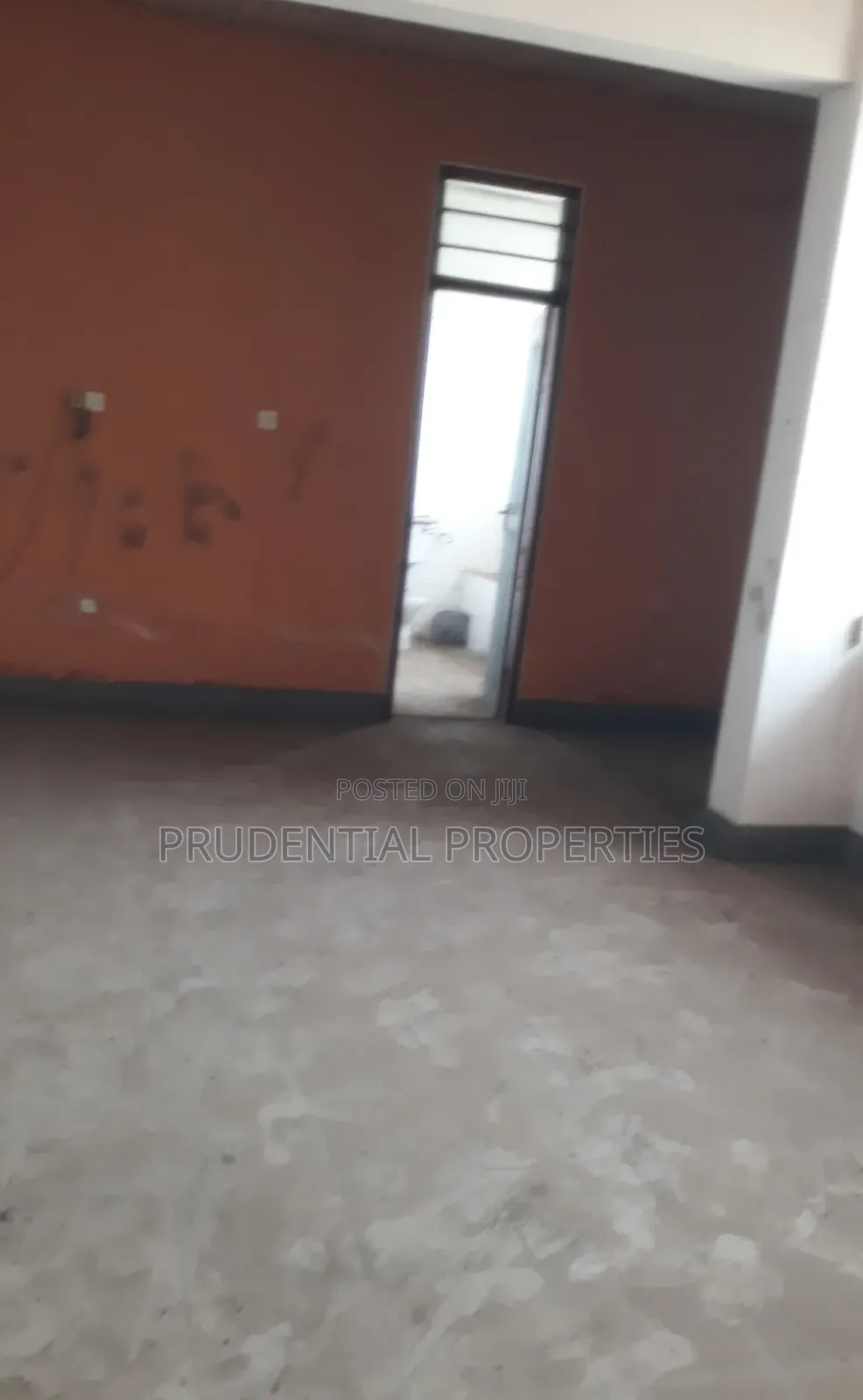 6 Bedrooms Office Space for Rent at Tesano