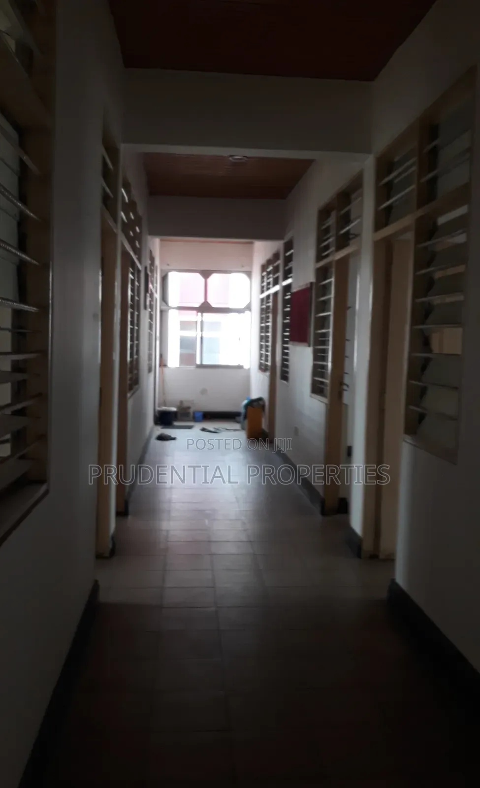 5 Bedrooms Office Space for Rent at Tesano