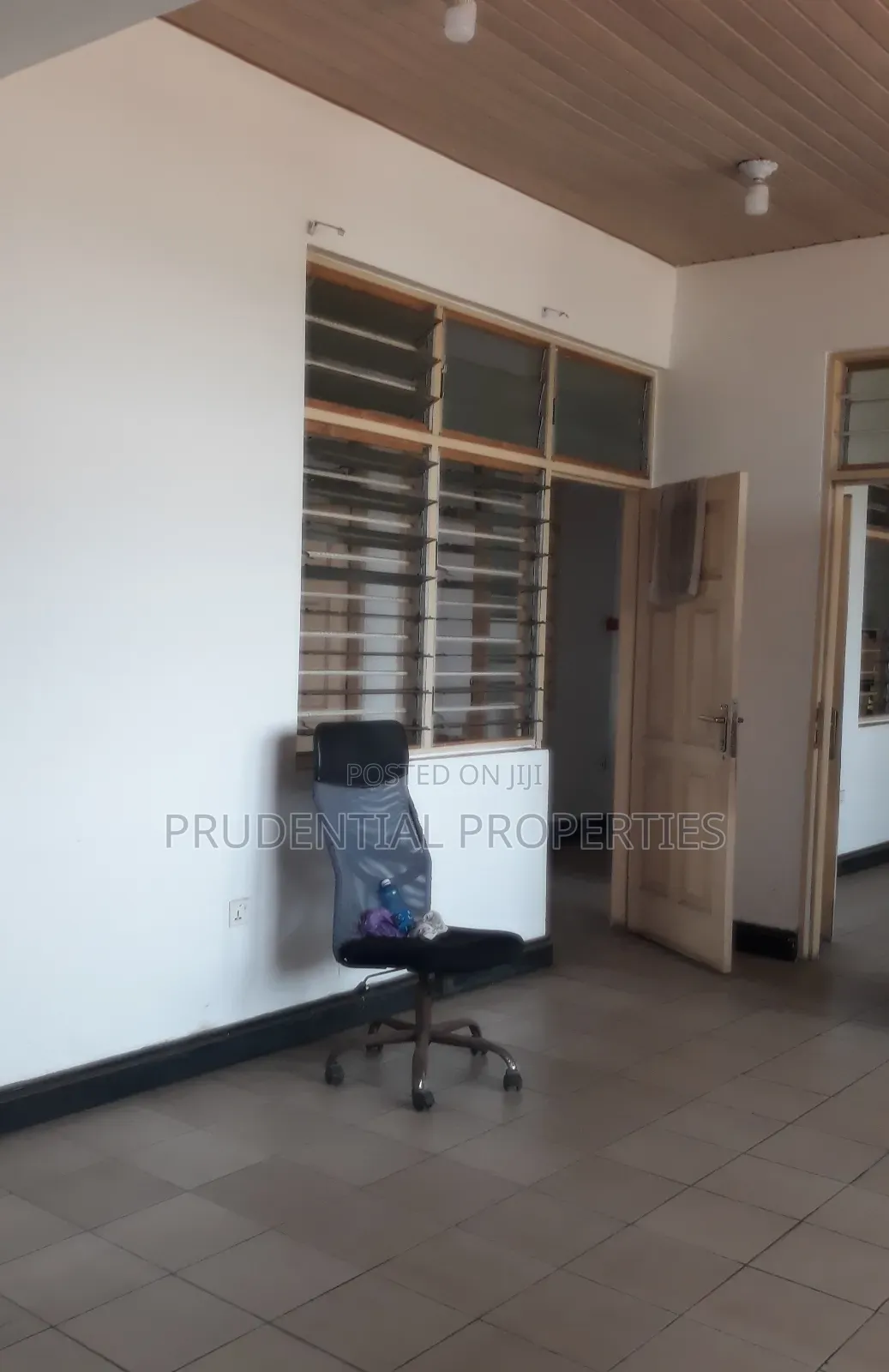 5 Bedrooms Office Space for Rent at Tesano