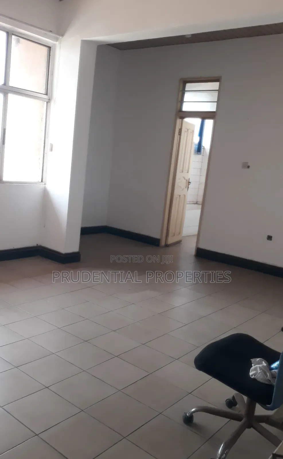 5 Bedrooms Office Space for Rent at Tesano