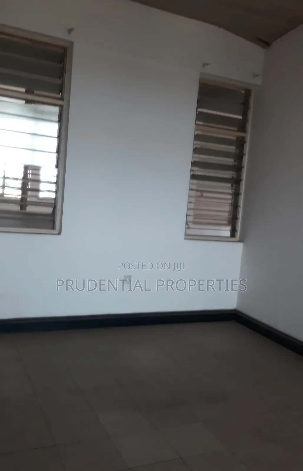 5 Bedrooms Office Space for Rent at Tesano