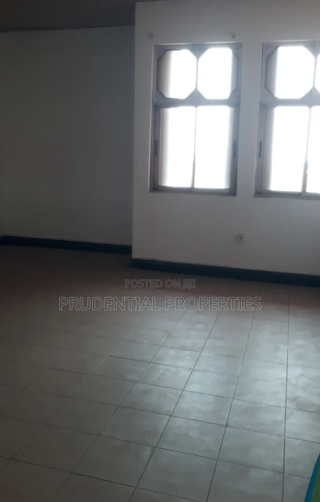 5 Bedrooms Office Space for Rent at Tesano