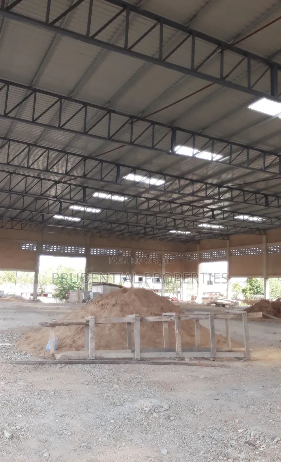 Warehouse for Rent at Tesano